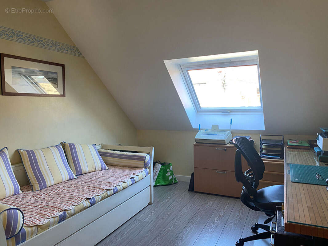 Maison contemporaine de 160 m²  au sol sur une parcelle de 360 m² orientée Sud avec garage. - photo 16