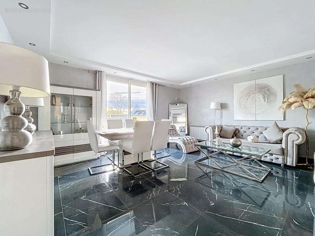 Appartement à MONTIGNY-LE-BRETONNEUX
