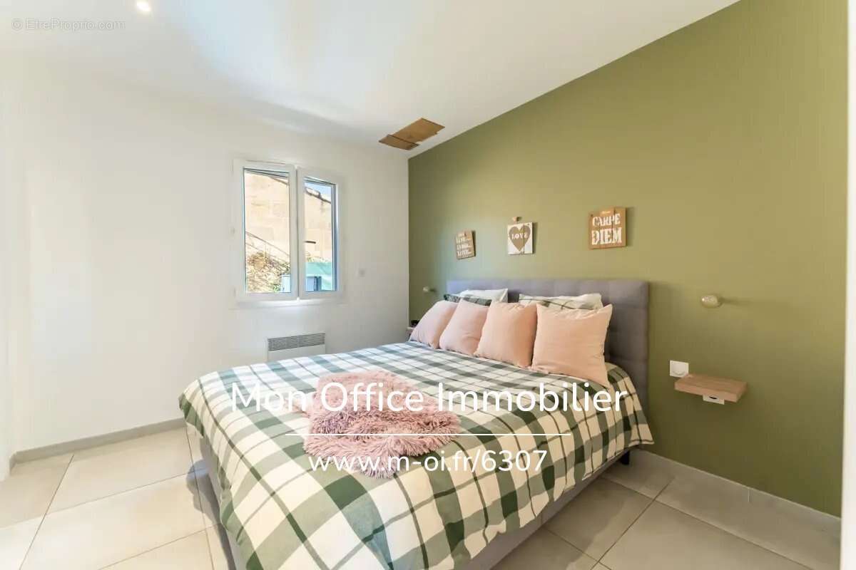 Maison à LE PUY-SAINTE-REPARADE