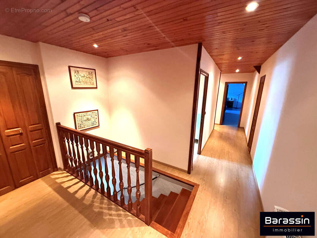 Maison 218 m² à Monthuchon  - photo 9