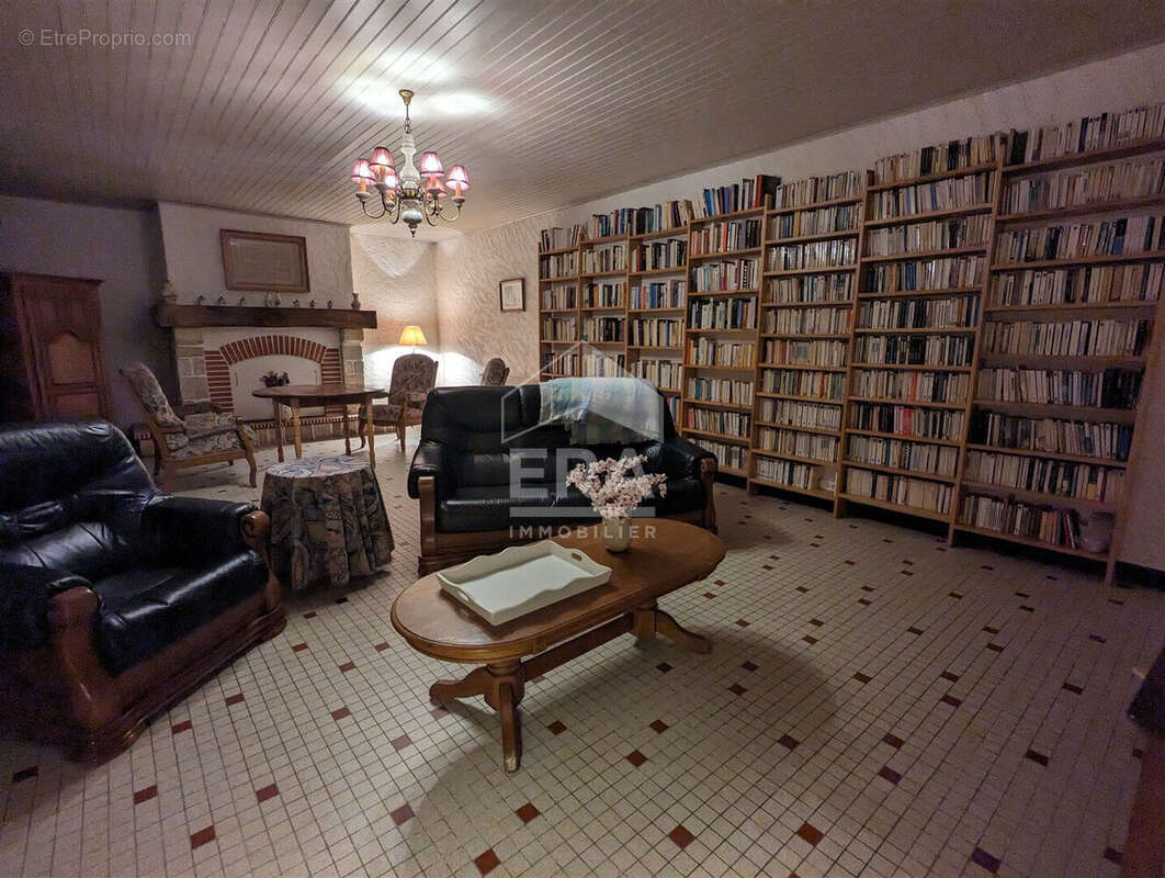 Maison à PORT-SAINTE-MARIE