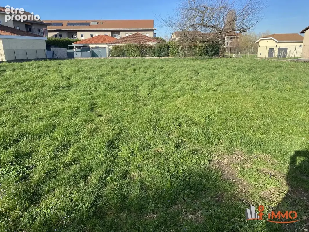 Rare ! Terrain plat 550m² - Centre Village - FOUR (38090) - photo 2