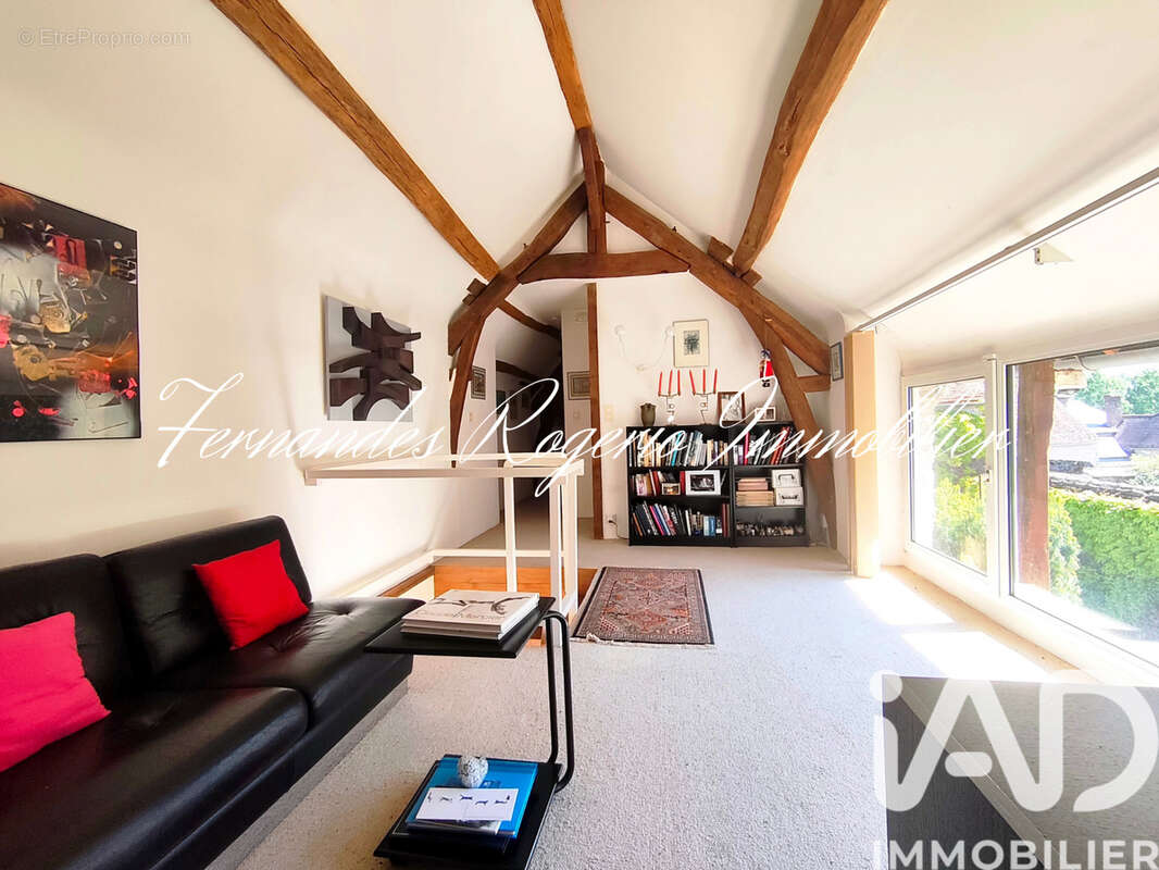 Maison 269 m² à Yevre-La-Ville  - photo 7
