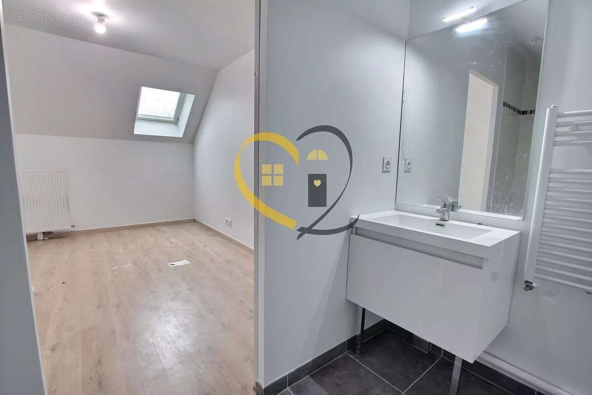 Maison à SAINT-JEAN-DE-BRAYE