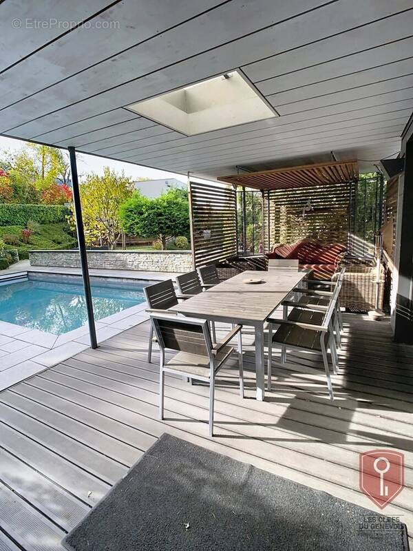 Maison à COLLONGES-SOUS-SALEVE