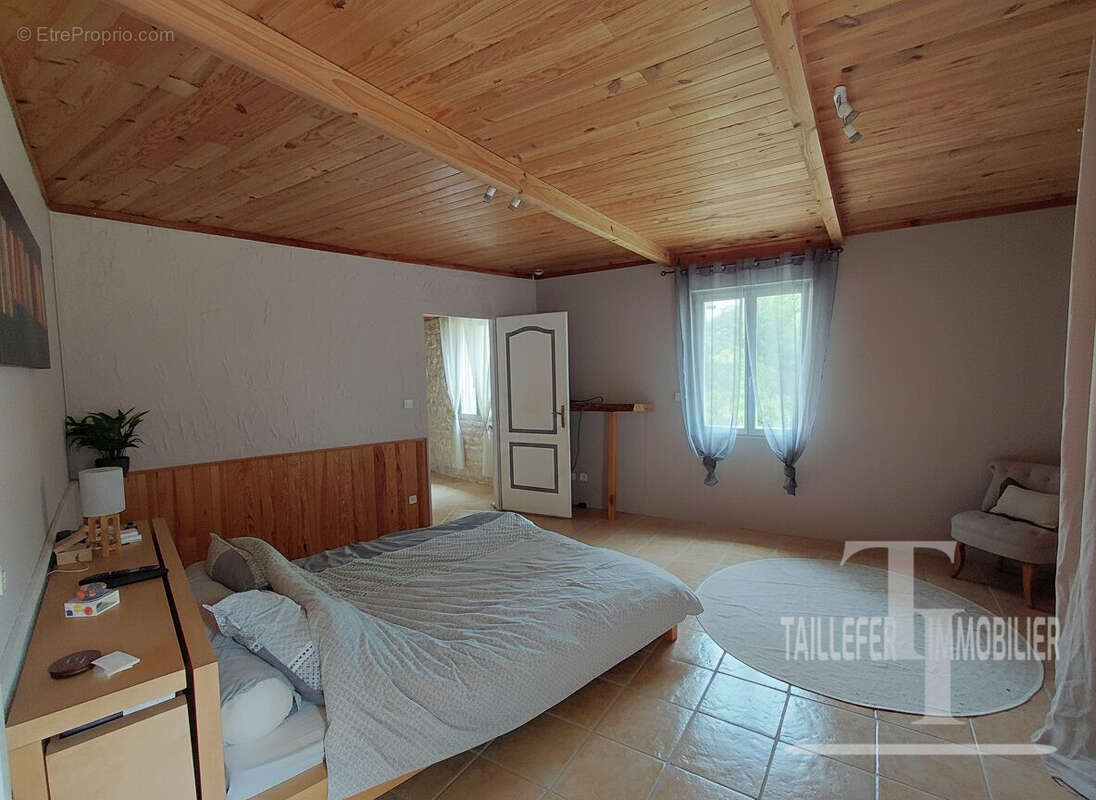Maison 307 m² à Perigueux  - photo 8
