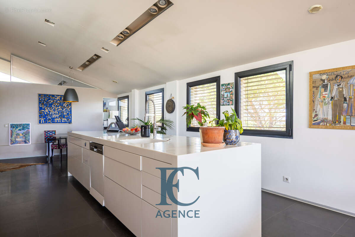 Loft d'architecte de 224 m2 avec vue mer - photo 5