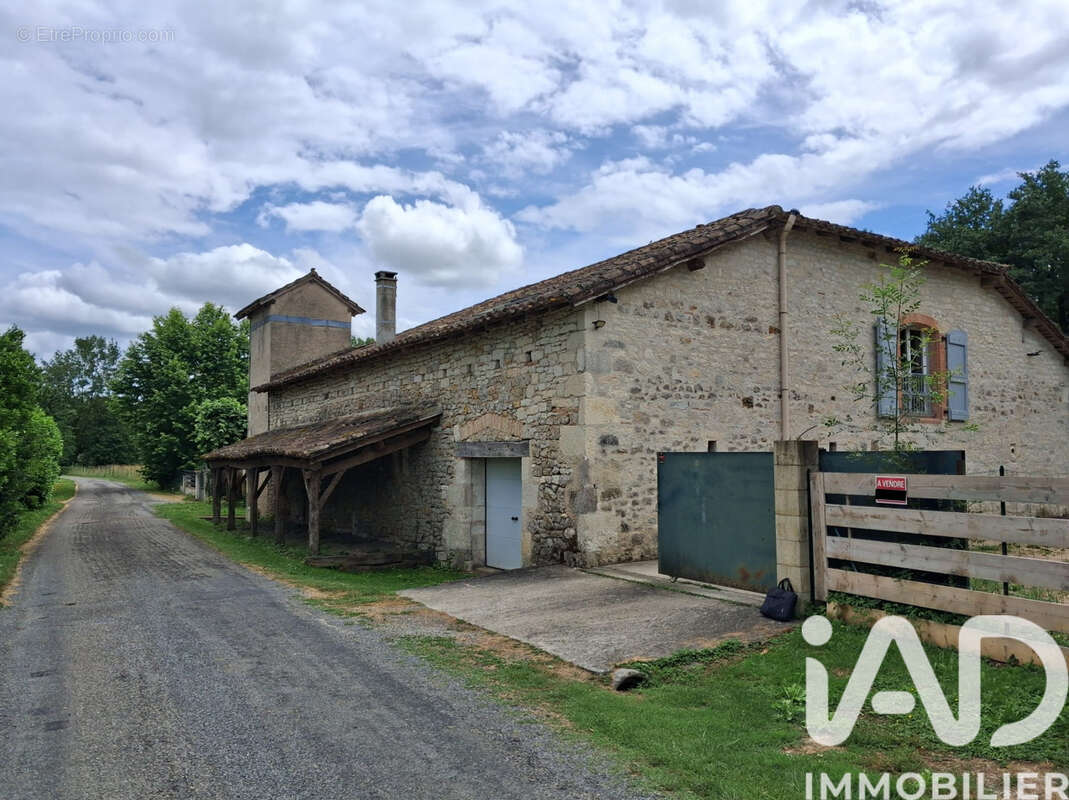 Maison 262 m² à Puylaroque  - photo 4