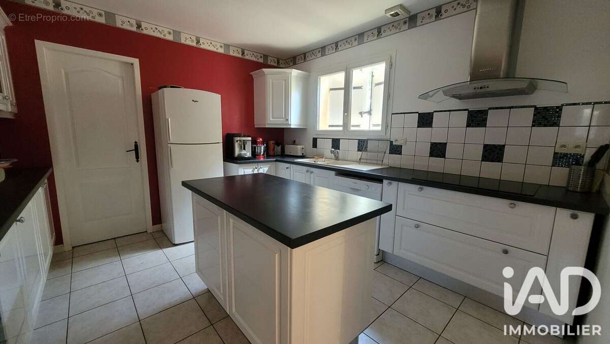 Maison 110 m² à Coutras  - photo 8