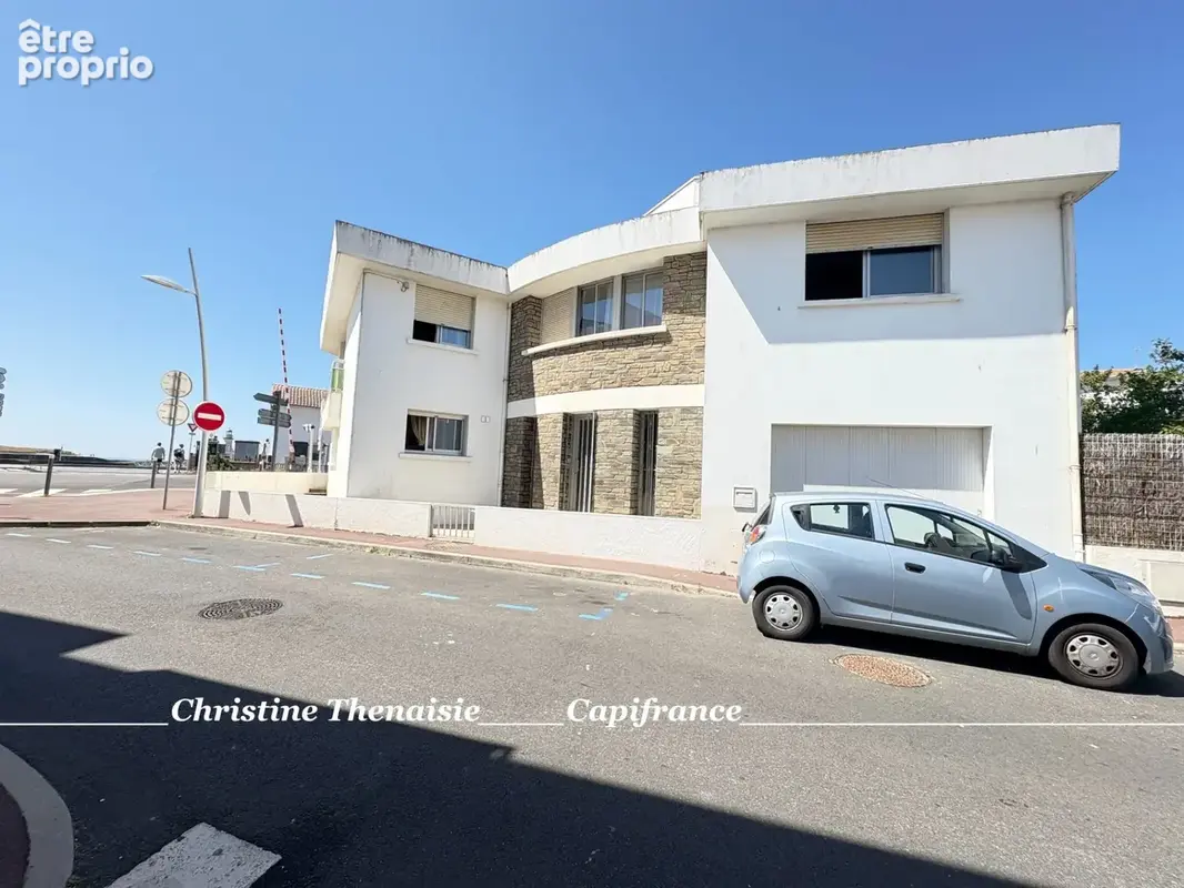 Maison à vendre 8 pièces VUE MER et PORT, Garage, à 5OO m. de la plage de Boisvinet SAINT GILLES CROIX DE VIE (85) - photo 19