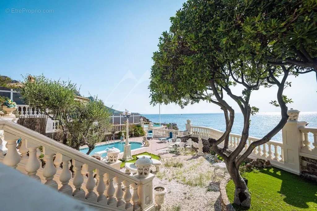 Proche Cannes - Anthéor - Villa Art Déco pieds dans l'eau - photo 2