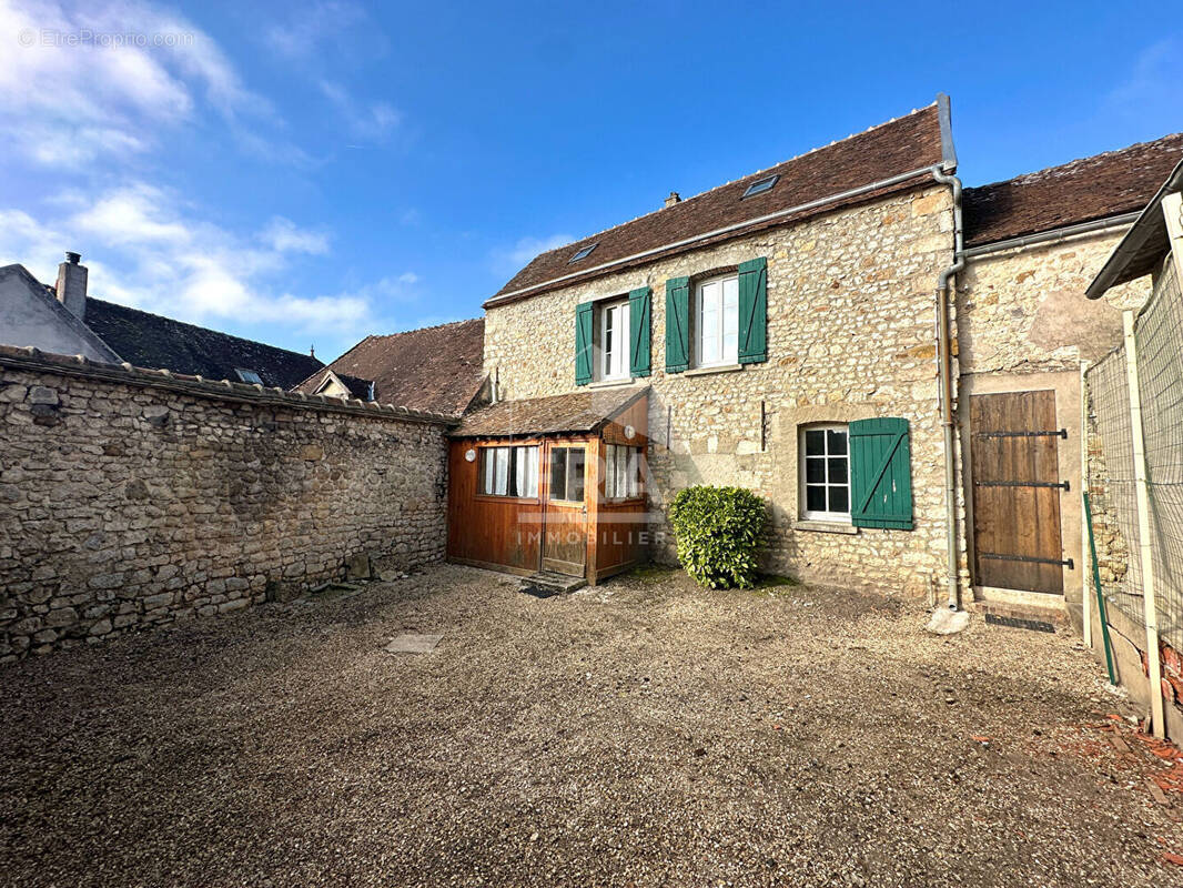 Maison à LORREZ-LE-BOCAGE-PREAUX