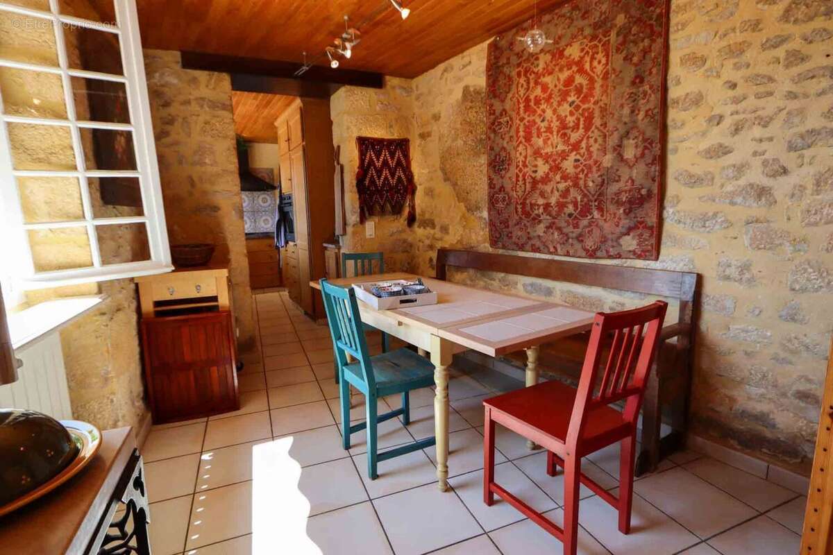 T02.20241325 - Maison à BEYNAC-ET-CAZENAC