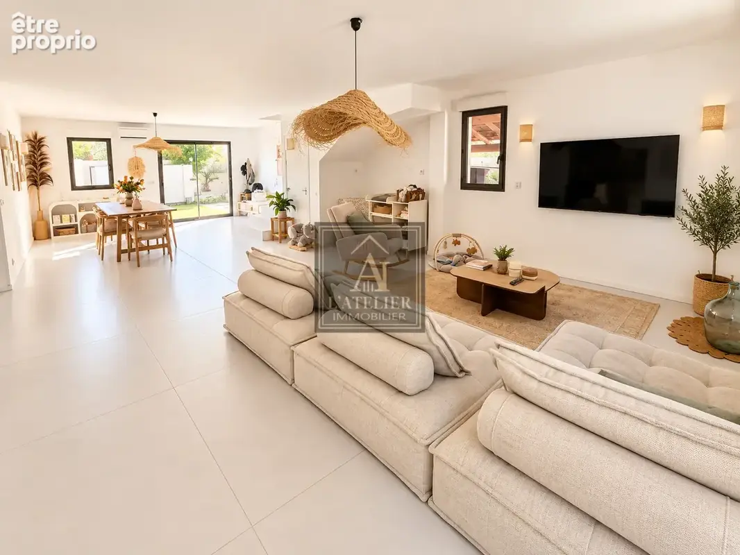 Maison contemporaine de 140 m2 de type 5 avec piscine sur une parcelle de 316 m2 - photo 7