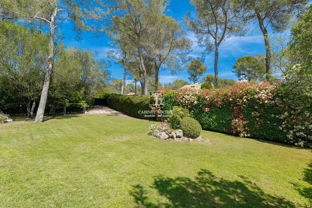 Maison à ROQUEFORT-LES-PINS