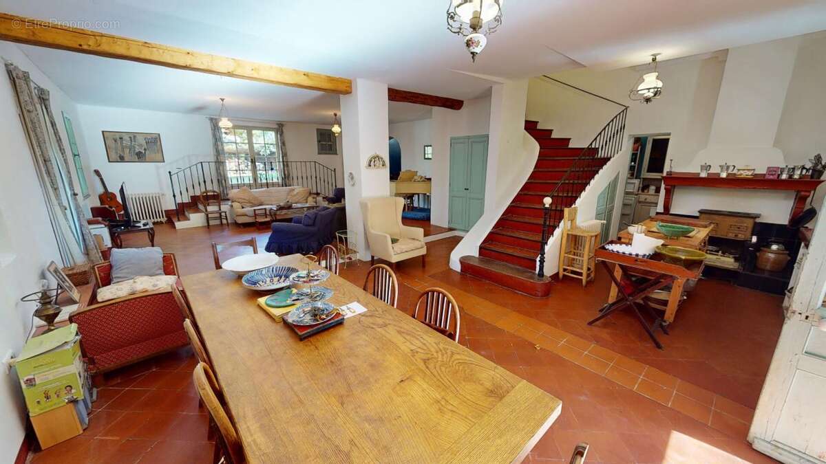 LE MUY: Demeure de prestige en pierre ? Une propriété de caractère au coeur de la Provence varoise - photo 7