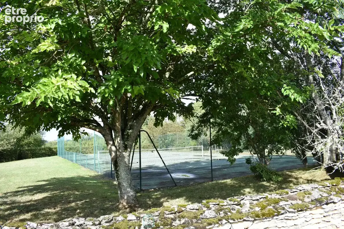 Superbe batisse perigourdine avec sa tour et son tennis - photo 5