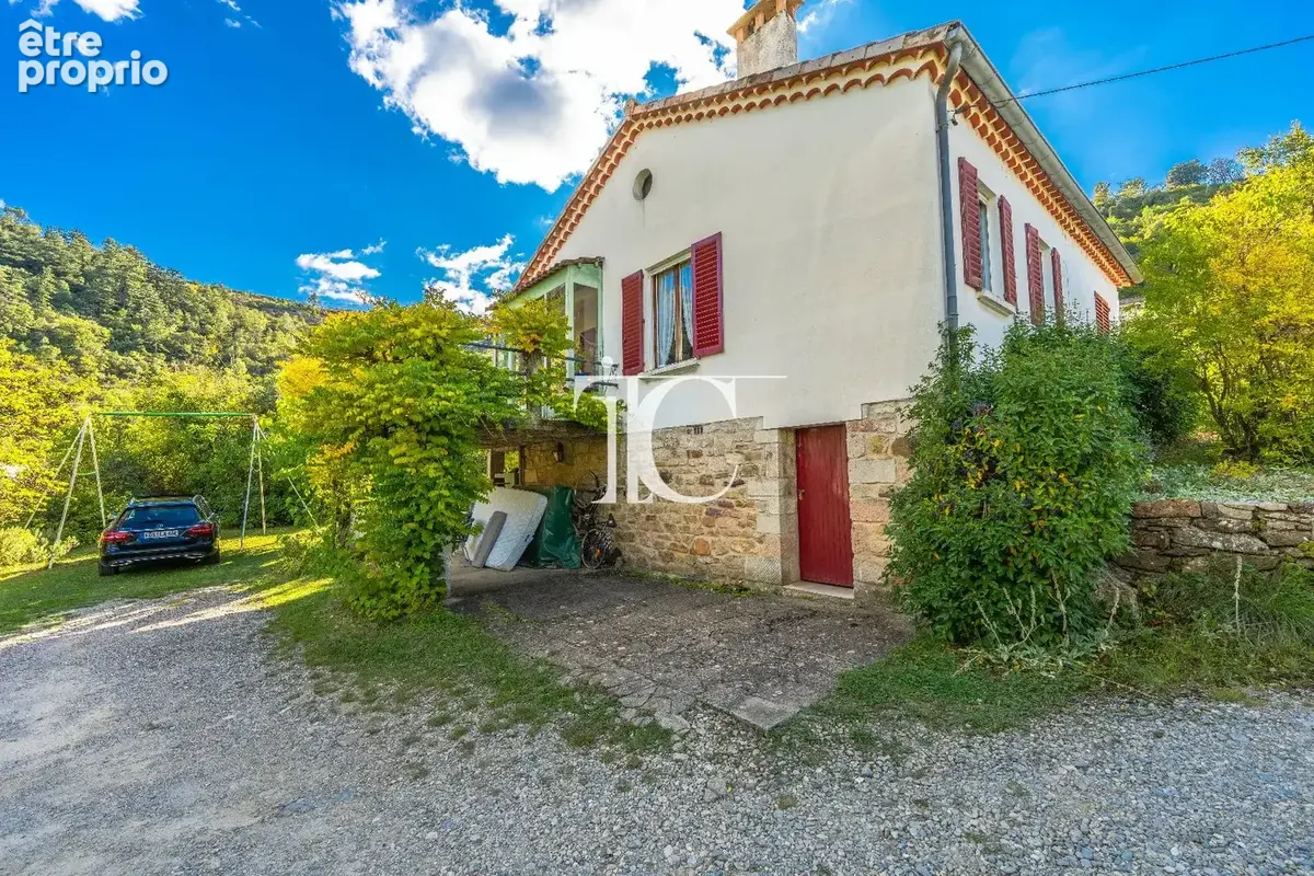 Maison 2 chambres 1702m² de terrain centre village - photo 2