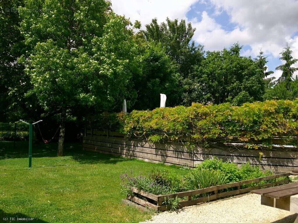 Maison à CHEF-BOUTONNE