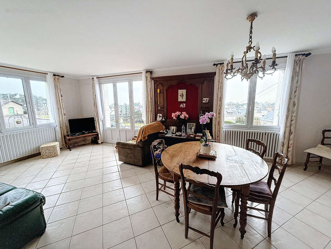 Maison à JULLOUVILLE