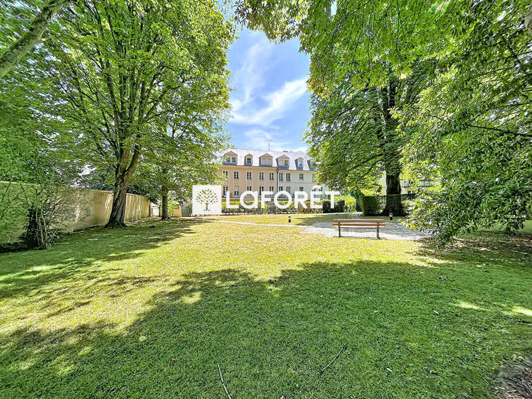 Versailles Place Louis XIV - 4 pièces lumineux de 92 m² avec balcon, ascenseur et 2 parkings - photo 3