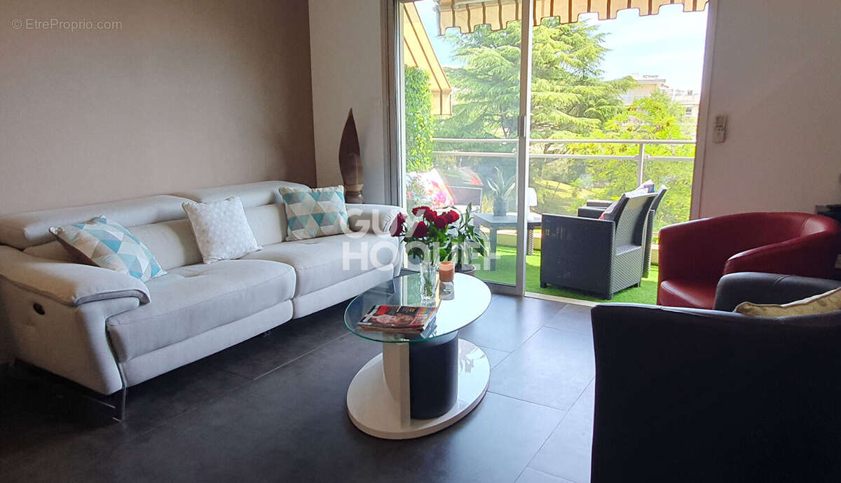 Appartement à MANDELIEU-LA-NAPOULE