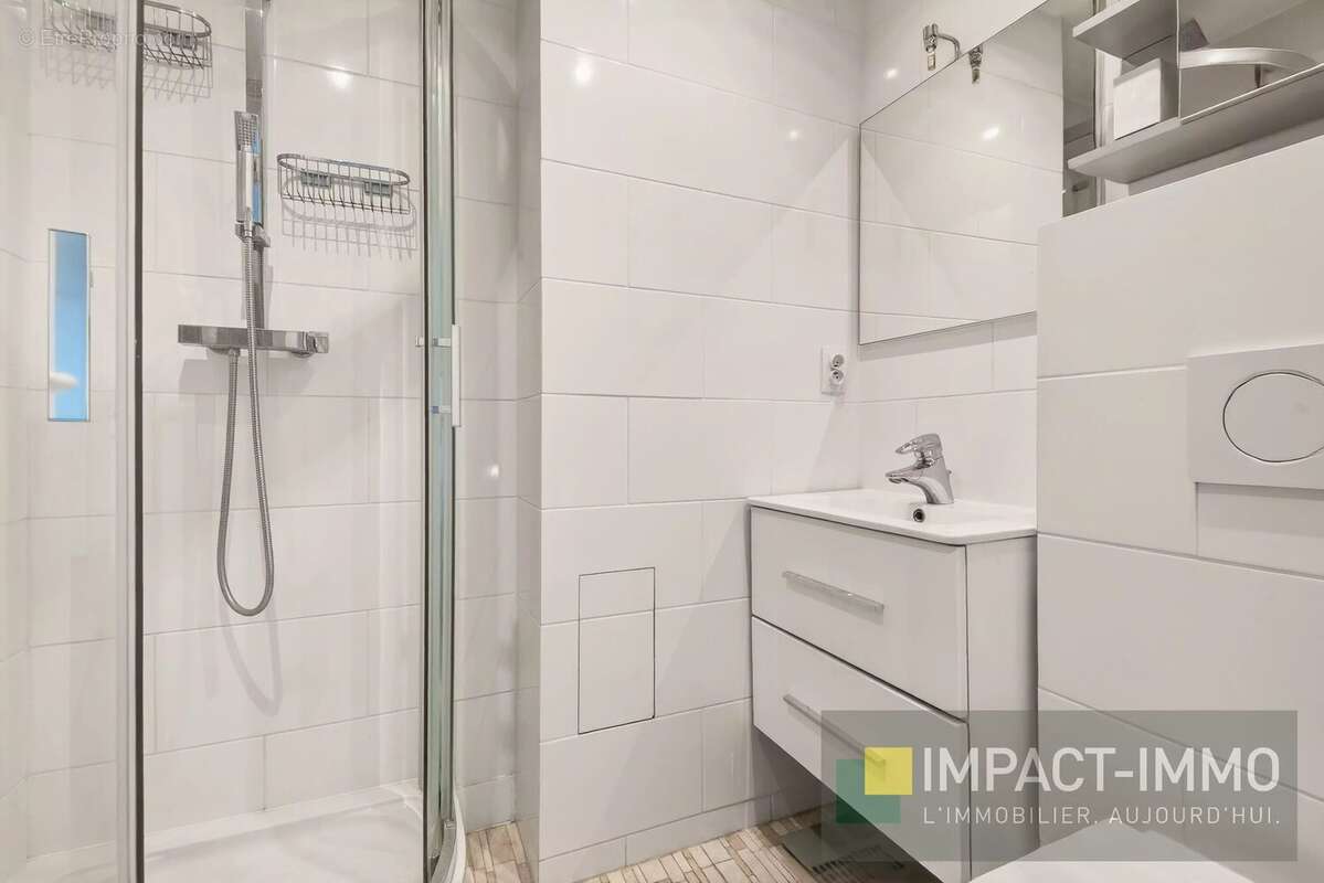 Appartement à COURBEVOIE