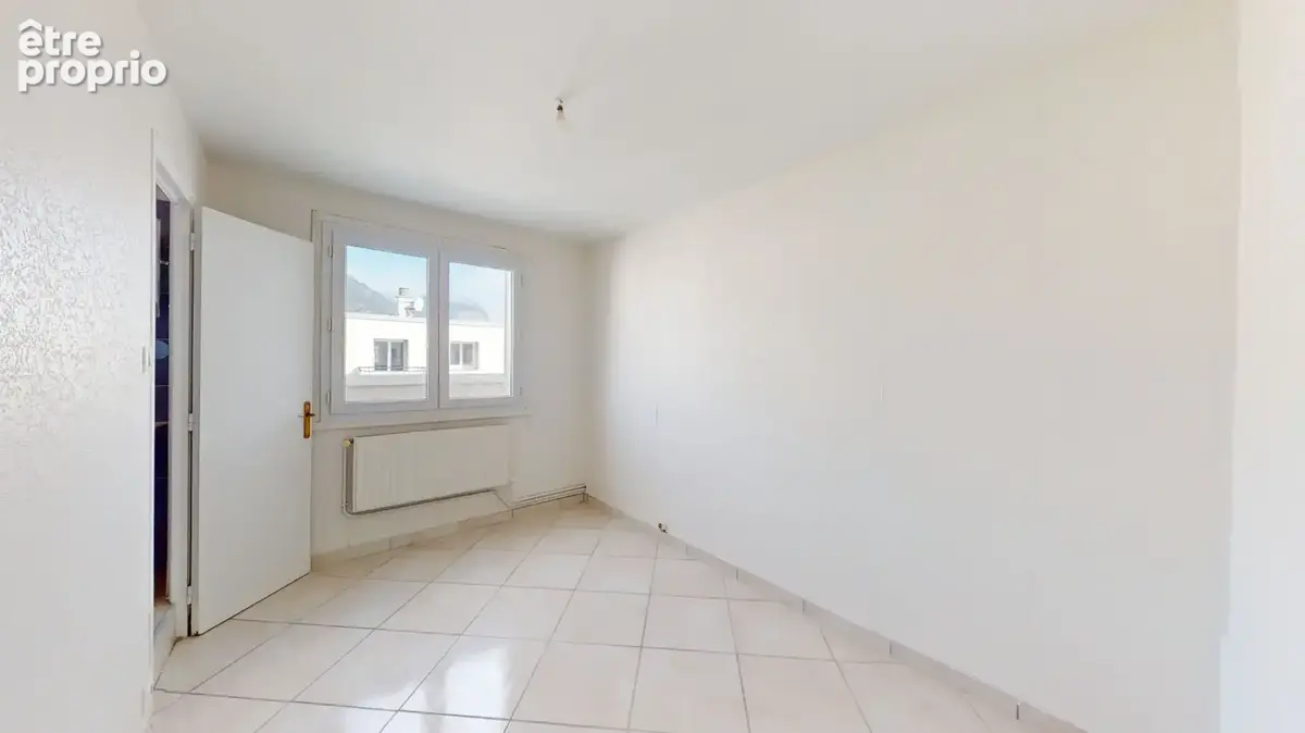 Appartement 2 pièces de 36 m2 - Dernier Etage - Eaux Claires /  Bv Joseph Vallier - photo 4