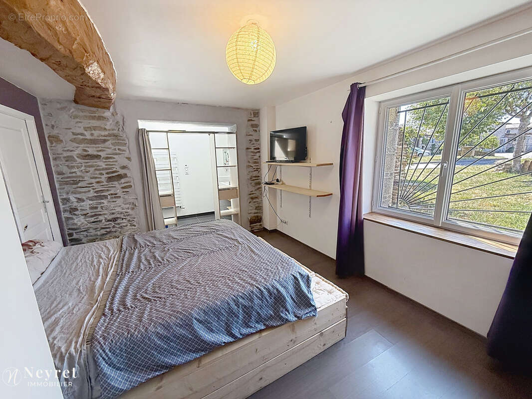 Tartaras   maison de village en pierre   env. 180 m2   4 chambres   garage 36m2 - photo 9