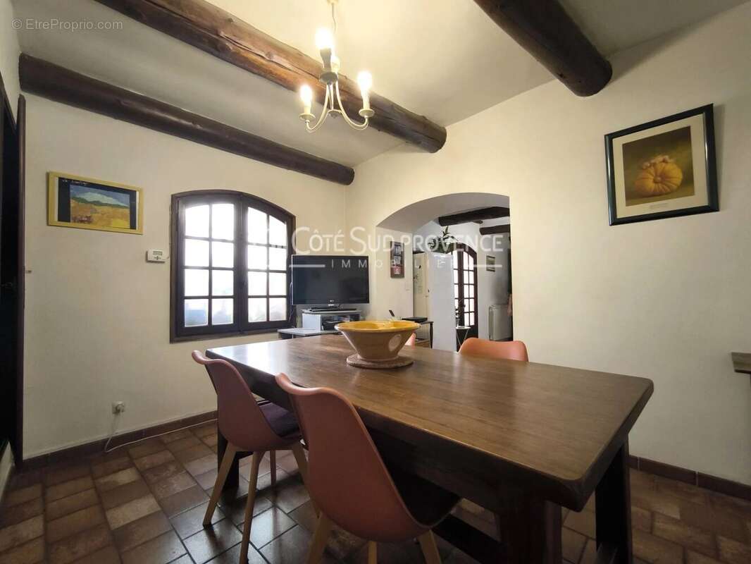 Appartement à VILLES-SUR-AUZON