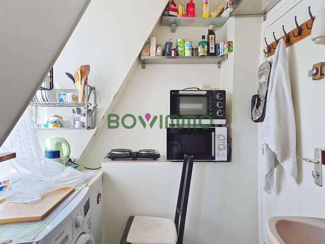 Exclusivié : Paris 16 FOCH - chambres de bonne séparées à rénover - Dernier étage avec ascenseur - photo 6