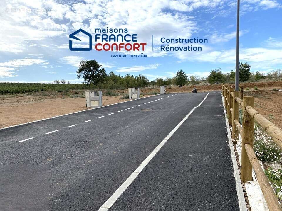 Terrain à VILLENEUVE-LES-BEZIERS