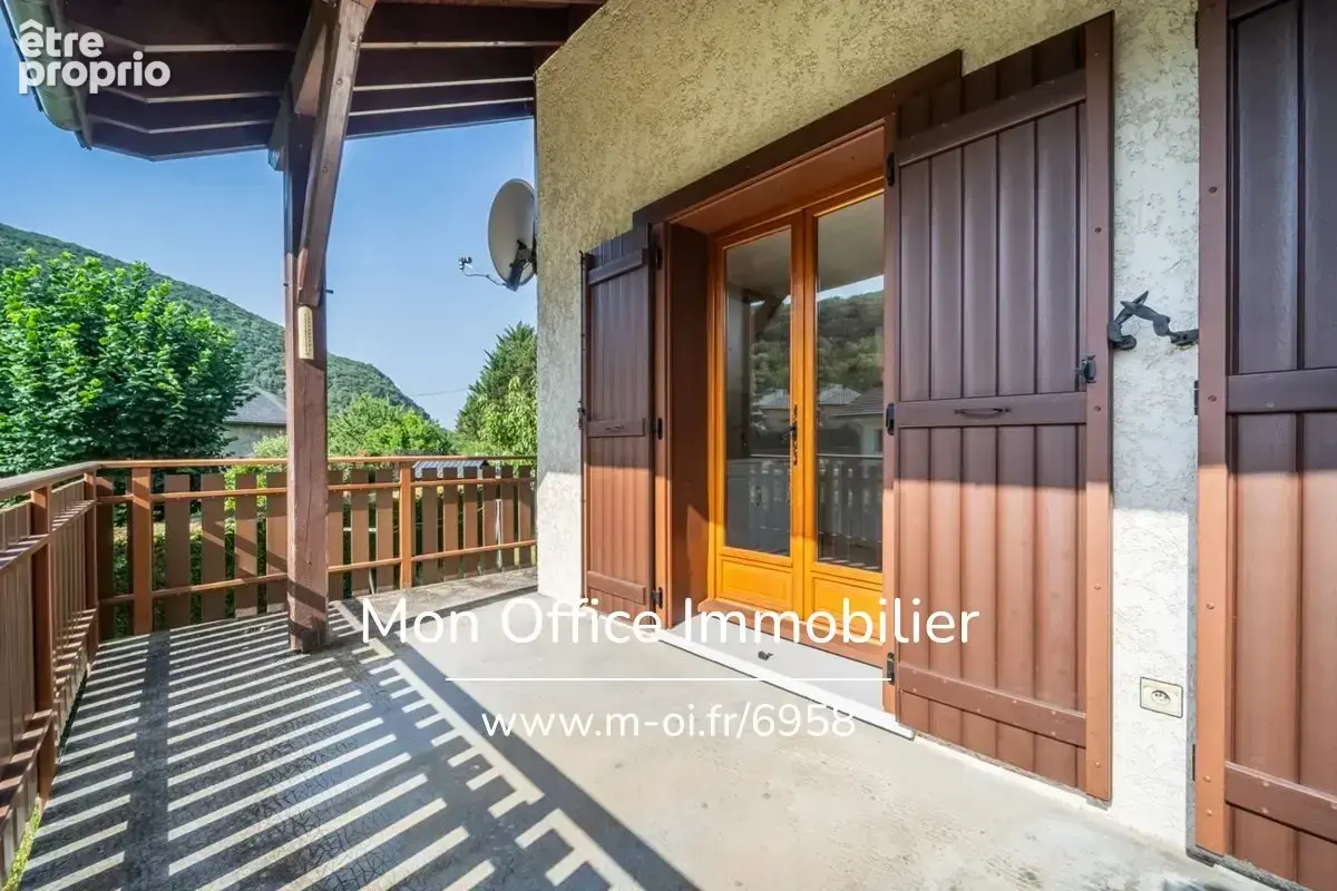 Référence : 6958-TCA. - Maison 5 pièces - jardin plat de plus de 1000m2 - garage - à raffraichir (74330 La Balme de Sillingy sec - photo 2