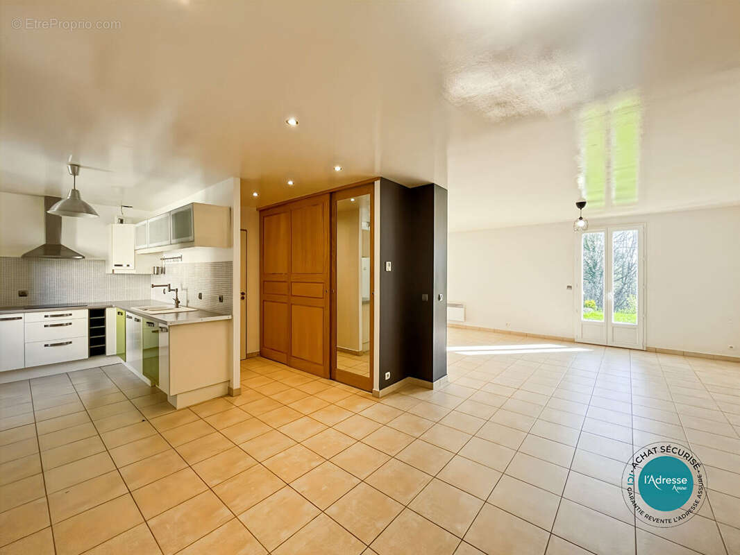 Maison à D'HUISON-LONGUEVILLE