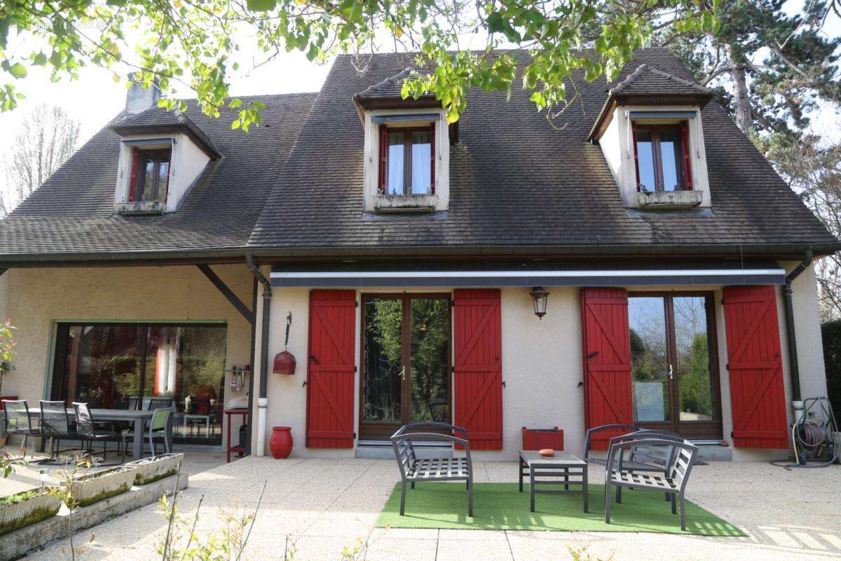 Maison traditionnelle de 200 m² dans un cadre privilégié à Autun - photo 2