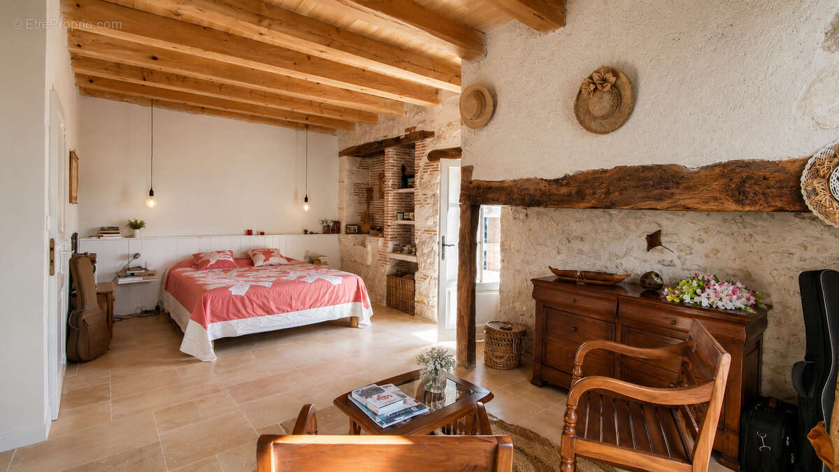 Maison à MONTAIGU-DE-QUERCY