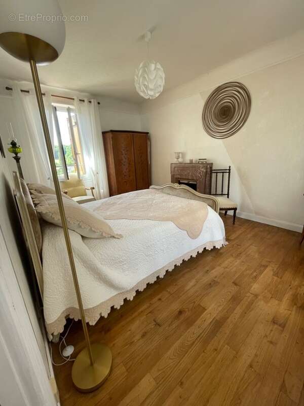 Maison à LA CELLE-DUNOISE