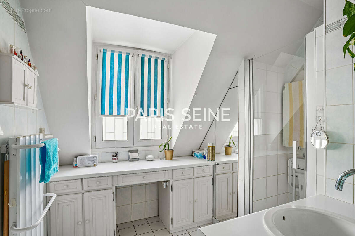 Appartement à PARIS-1E