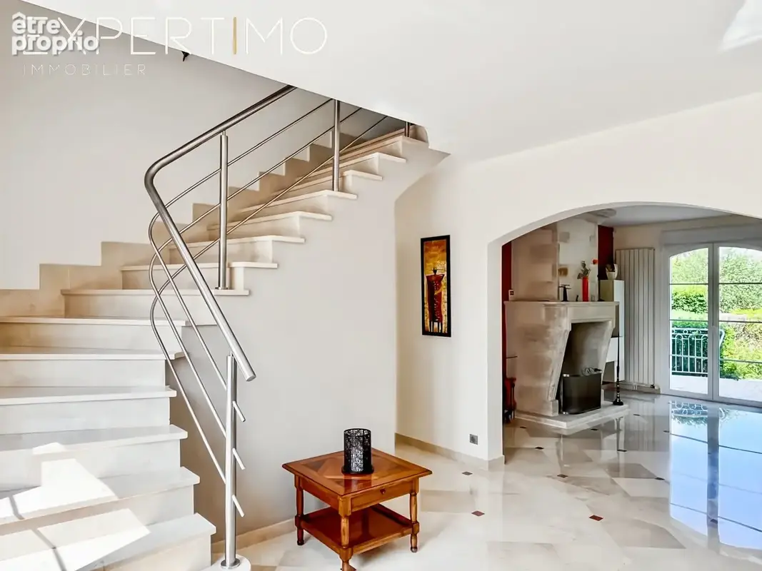 Propriete de caractere haut de gamme de 326 m2 aux volumes exceptionnels - photo 6