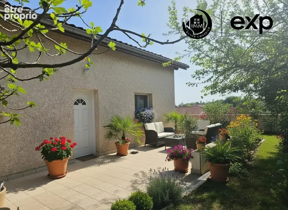 Maison 193 m² à Saint-Laurent-De-Mure  - photo 5