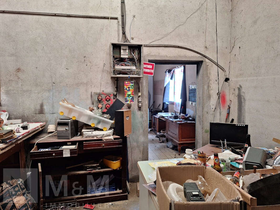 Commerce à CAMPAGNE-SUR-AUDE