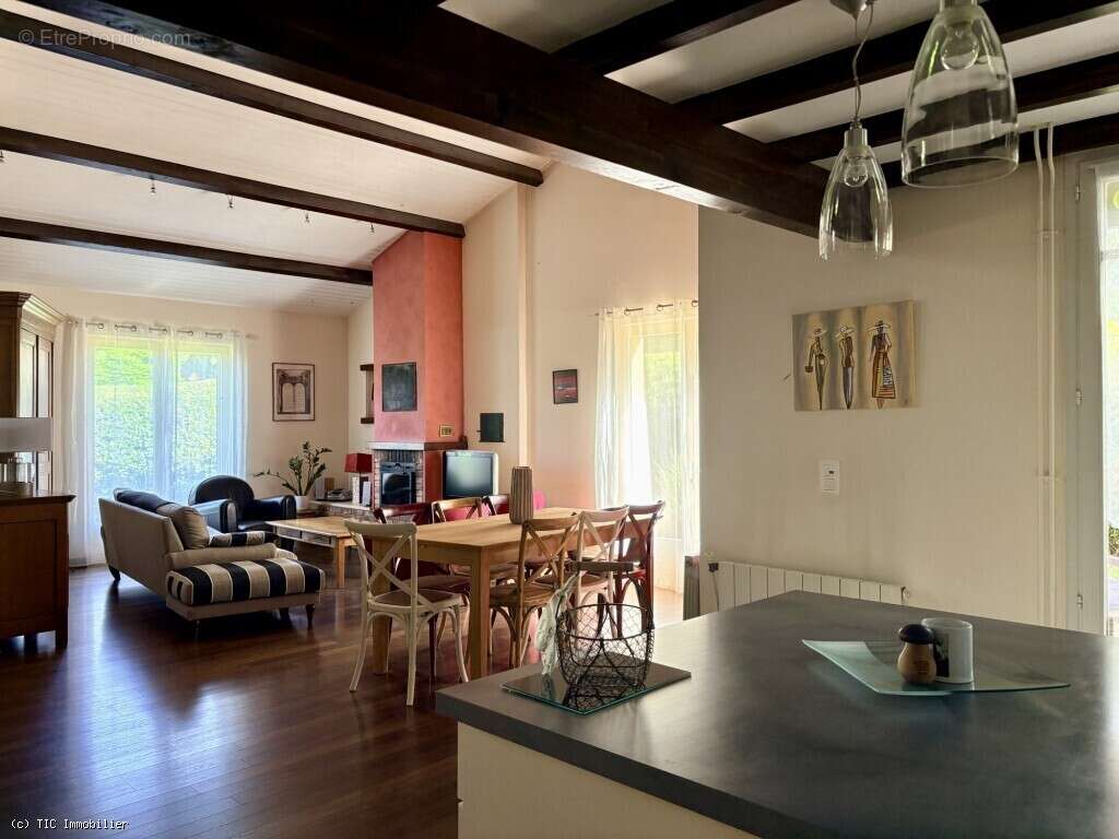 Maison contemporaine de 105 m² avec grand jardin arboré et piscine chauffée - photo 8
