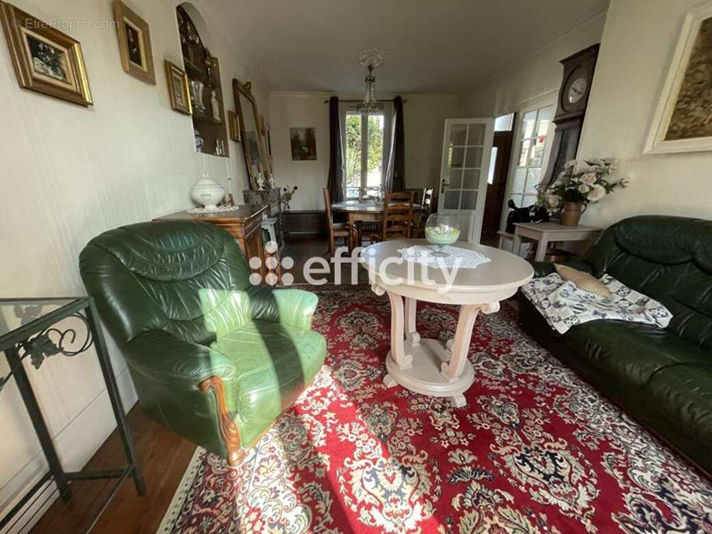 Maison à SAINT-PIERRE-LES-NEMOURS