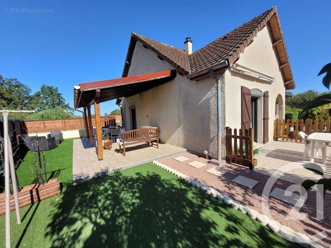 Maison 125 m² à Montpont-En-Bresse  - photo 16