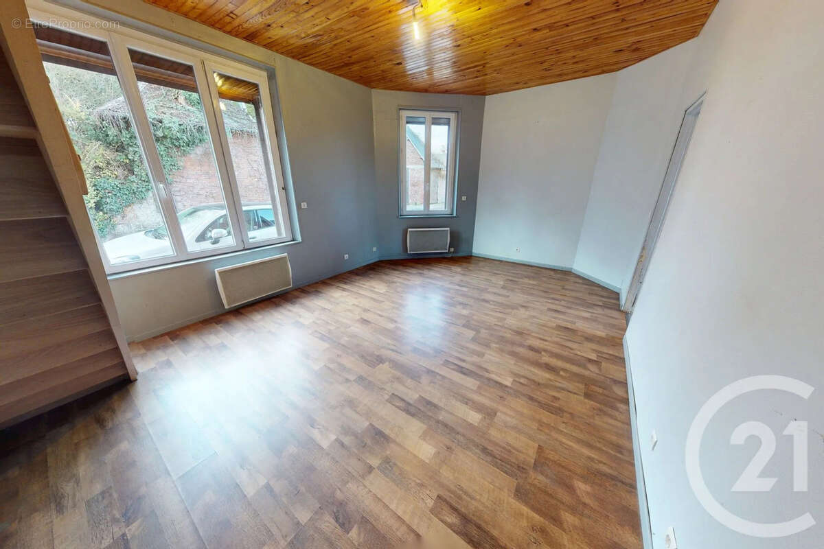 Maison à ETREILLERS