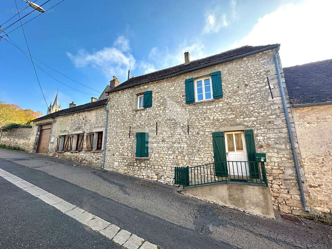 Maison à LORREZ-LE-BOCAGE-PREAUX