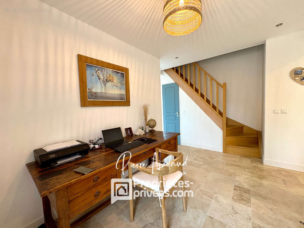 Maison à SAINT-MEDARD-DE-GUIZIERES