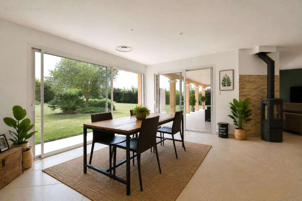 Maison 210 m² à Cholet  - photo 2