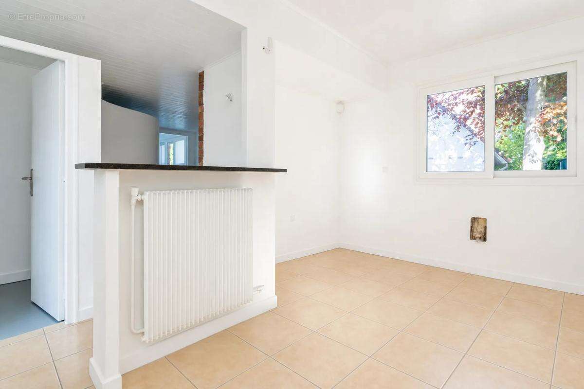 Grande maison rénovée de 7 pièces à Gagny - photo 3