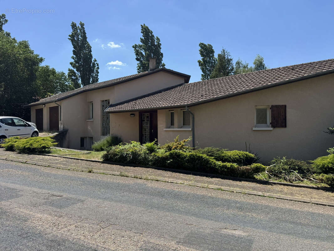 Photo 2 - Maison à AMPLEPUIS